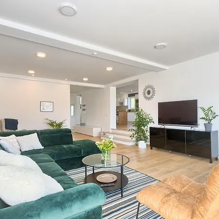 Enigma Bd 6 With Pool ,parking, Bbq, Replax アパート *