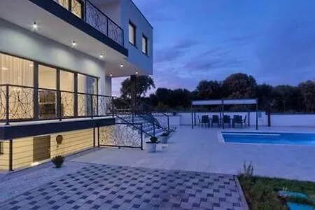 Enigma Bd 6 With Pool ,parking, Bbq, Replax Apartman Póla