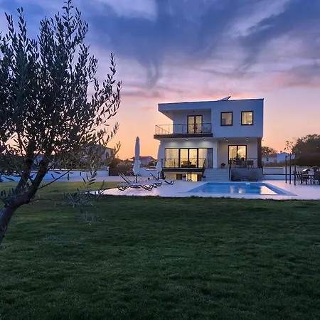 Enigma Bd 6 With Pool ,parking, Bbq, Replax * Póla
