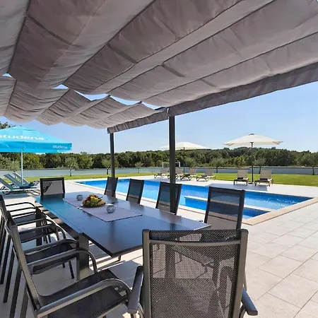 Enigma Bd 6 With Pool ,parking, Bbq, Replax Póla