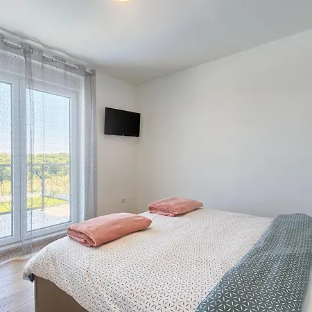 Enigma Bd 6 With Pool ,parking, Bbq, Replax * プーラ