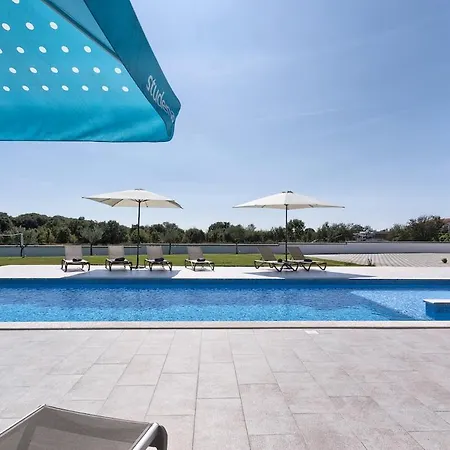 Enigma Bd 6 With Pool ,parking, Bbq, Replax * Póla